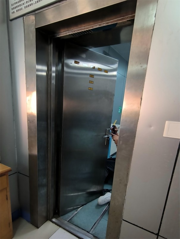 防輻射鉛門壞了哪里修找四川光銘防輻射來(lái)幫你